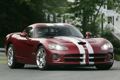 Фотография Dodge Viper на фоне природных пейзажей