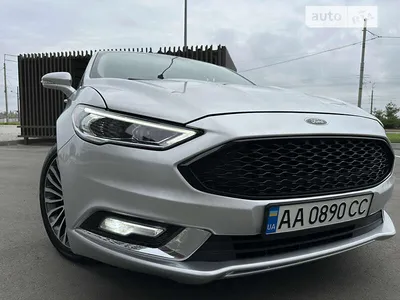 Фото Ford Fusion на заднем плане