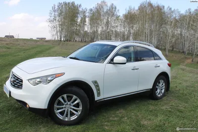 Картинка Infiniti FX35: отражение роскоши и стиля