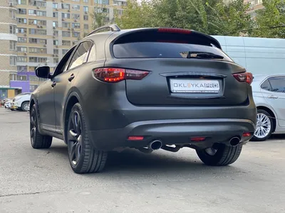 Машины Infiniti FX35: фото на фоне живописных пейзажей