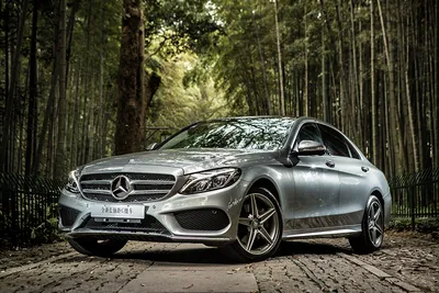 Фото Mercedes Benz настолько реалистичные, что словно перед вами настоящий автомобиль