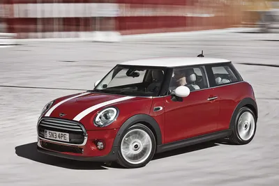 Mini Cooper: Classic Car in Motion