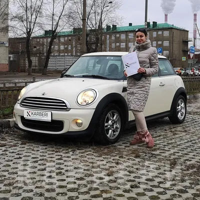 Mini Cooper with Union Jack Design: Show Your British Pride