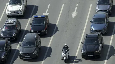 Фотографии автомобилей на дороге: Идеальное качество изображений