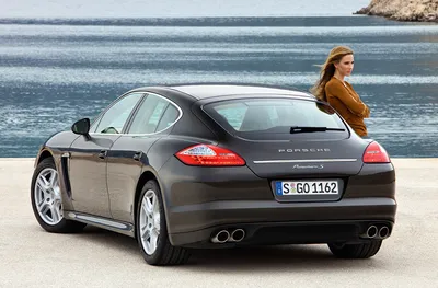 Изображения Panamera с логотипом Porsche