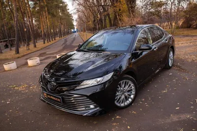 Фотка Toyota Camry с оригинальными колесными дисками