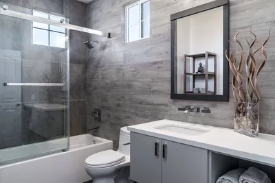 Фото ванной комнаты с матовой плиткой в разных стилях