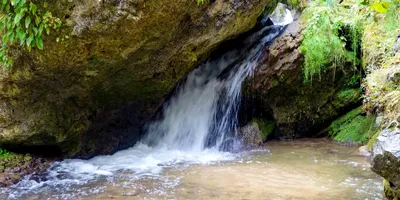 Рисунок медовых водопадов Кисловодска в стиле арт