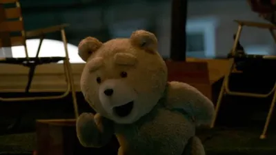 Обои на телефон с изображением медведя из фильма Третий лишний