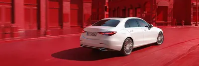 Новые фотографии Mercedes-Benz C-Class 2023 солнечным днем