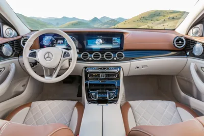 Фото Mercedes-Benz E-Class 2023 с разными колесными дисками