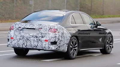 Mercedes-Benz E-Class 2023 на фото на фоне природы