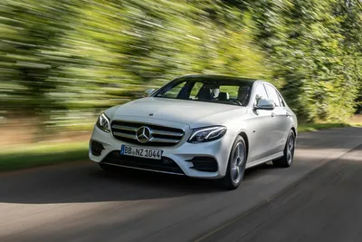 Фото Mercedes-Benz E-Class 2023 с камерой заднего вида