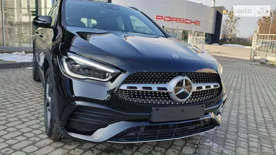 Фото Mercedes-Benz GLA-Class 2023 в движении