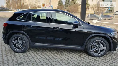 Mercedes-Benz GLA-Class 2023 на фото в городской среде