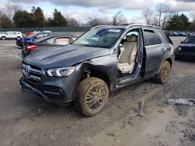 Фото Mercedes-Benz GLE-Class 2023 в разных ракурсах