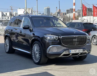 Mercedes-Benz Maybach GLS-Class 2023: фото с дополнительными зеркалами заднего вида