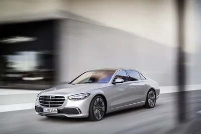 Mercedes-Benz S-Class 2023: фотографии в движении