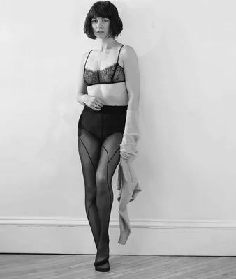 Красивые фотографии Мэри Элизабет Уинстэд в черно-белом стиле