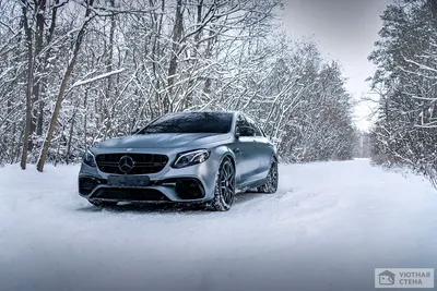 Автомобиль в снегу: Выберите размер JPG изображения Мерседеса