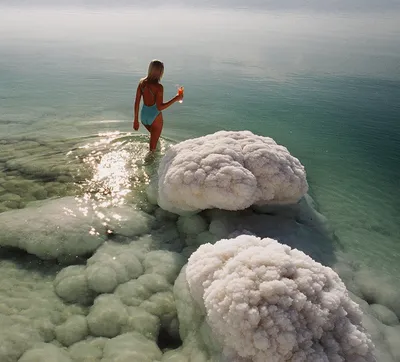 Необычайная соль и уникальные отражения на фотографии Мертвого моря