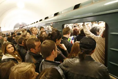 Фото Московского метро в час пик