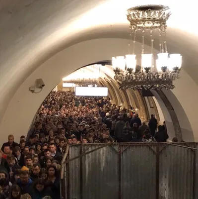 Метро Москвы: Вихрь и движение в час пик