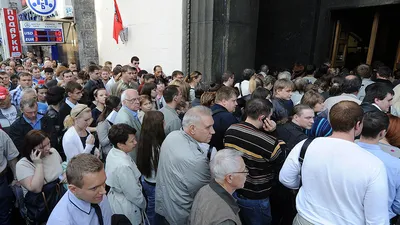 Поднимаясь на работу: Час пик в московском метро