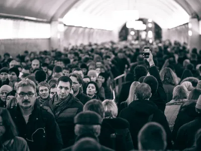 Сумасшедшая толпа: Метрополитен Москвы в пик