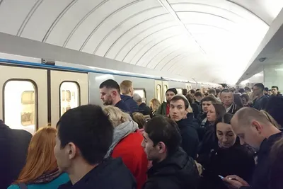 Фотка на андроид: Пассажиры в метро на закате