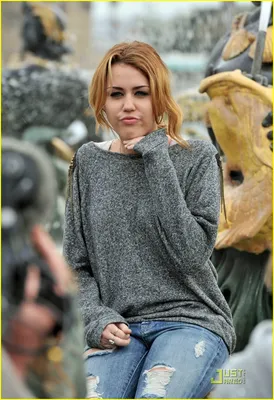 Фото Miley Cyrus с гитарой