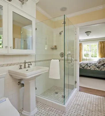 Фото ванной комнаты с деревянными элементами