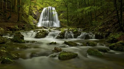 Фотография Молочного водопада Абхазии - фон экрана