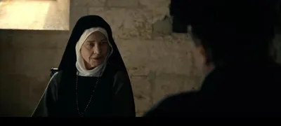 Фон с монахиней из фильма: загадочность и драматизм