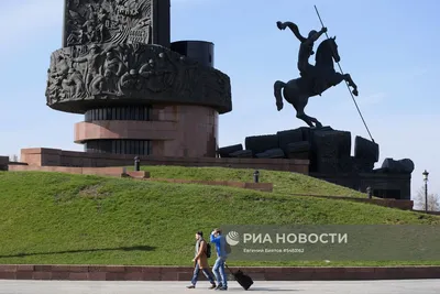 Арт с изображением Монумента Победы в хорошем качестве