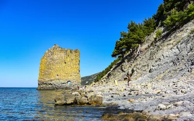 Бесплатные обои с видом на море и скалы: выбирайте для своего рабочего стола