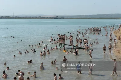 Стихия моря в грозном: взрыв красок на фотографиях