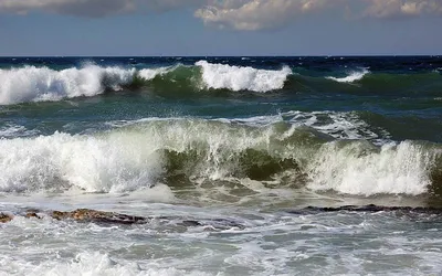 Безграничная синева: величественные фото бескрайнего моря.