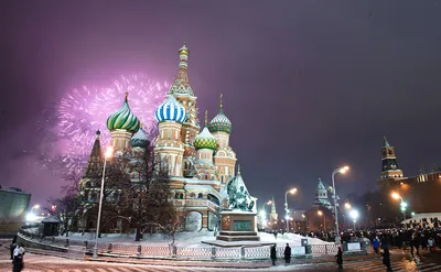 21. Огоньки и снегопад: Новогодние фото Москвы с возможностью выбора формата