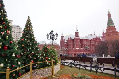 Новогоднее настроение: скачивайте красочные фото Москвы в нужном формате