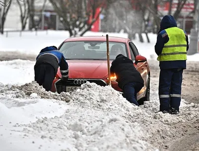 Зимний портрет столицы: Очаровательные кадры снежной Москвы