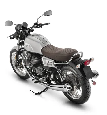 Moto Guzzi V7 III Stone на солнечном побережье