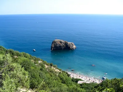 Природное богатство: Мыс Фиолент и его яшмовый пляж на фото