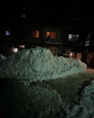 Взгляд сквозь снег: изображения зимней ночи для скачивания