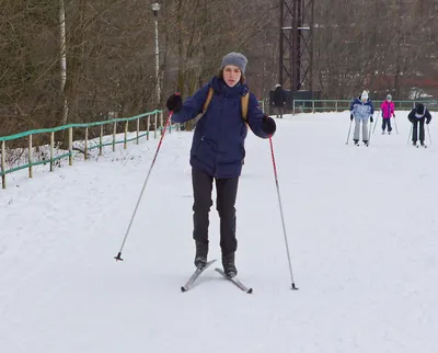 Зимние удовольствия: фото на лыжах в лесу