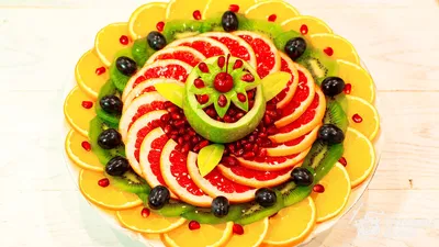 Нарезка фруктов на праздничный стол  фото
