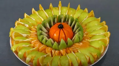 Картинка с вкусной нарезкой фруктов для праздничного стола