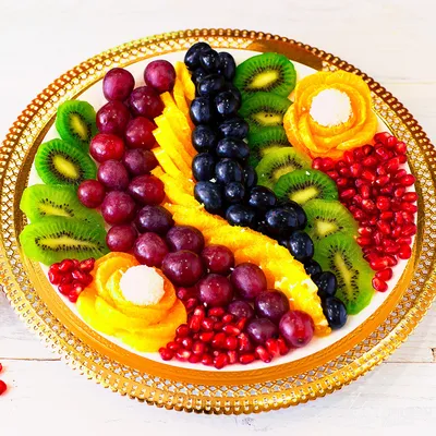 Фотография нарезки фруктов для праздничного стола в формате JPG