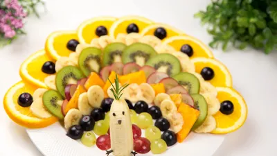 Фото нарезки фруктов для праздничного стола в формате PNG