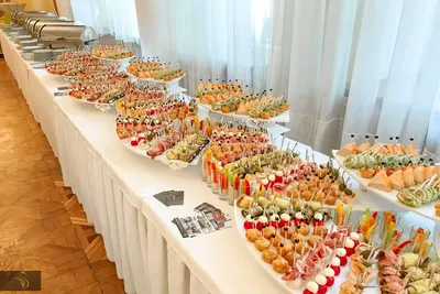 Фотография веб-сайта с нарезкой фруктов для праздничного стола